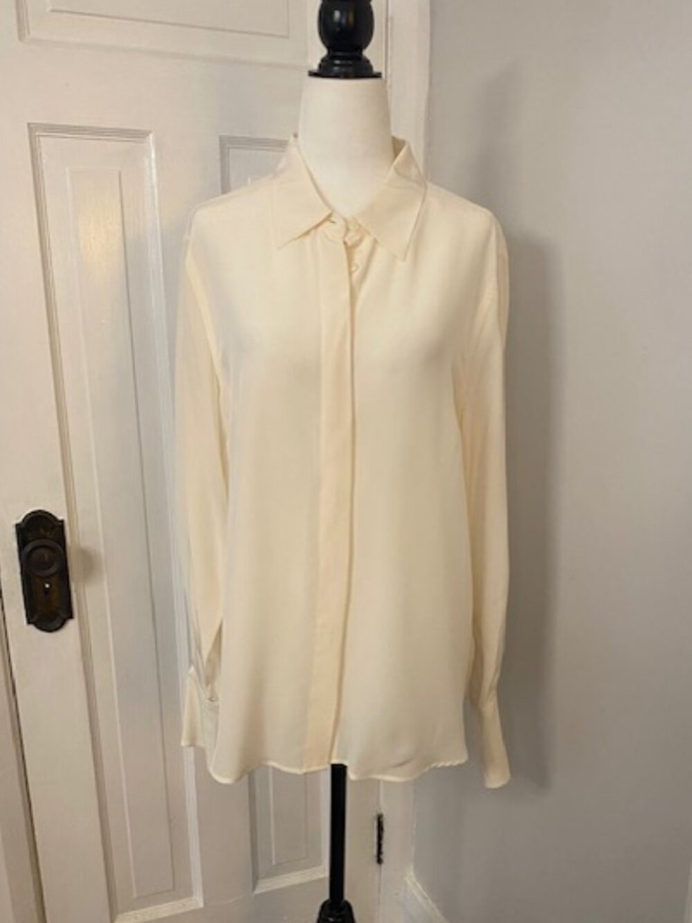 (THE MERCER) N.Y 100% Silk Blouse Ivory 42 (M/ L) button down washable